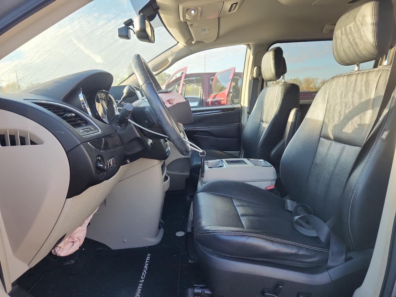 CHRYSLER TOWN & COUNTRY TOURING L