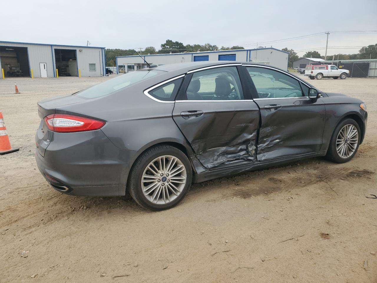FORD FUSION SE