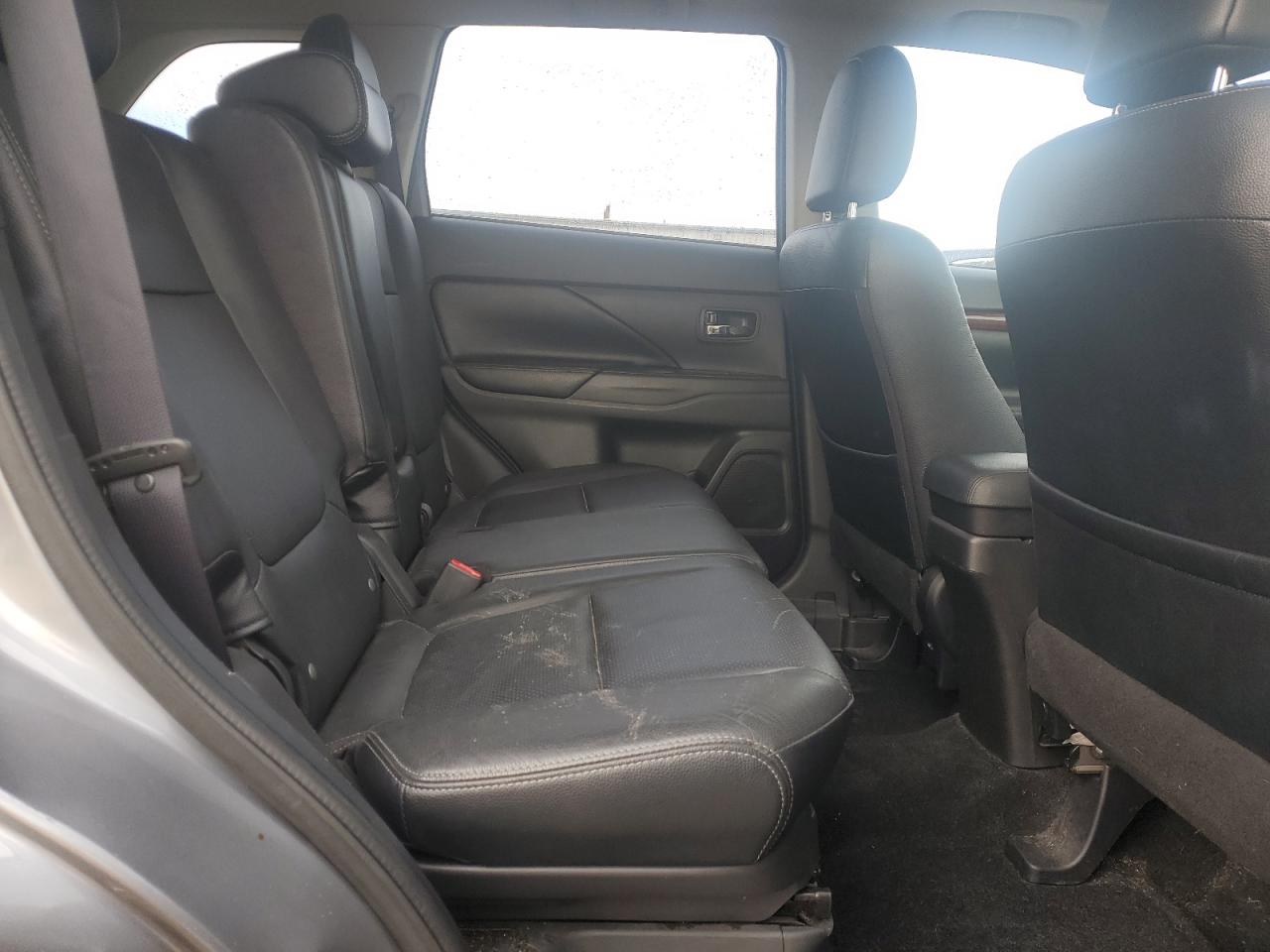 MITSUBISHI OUTLANDER SE