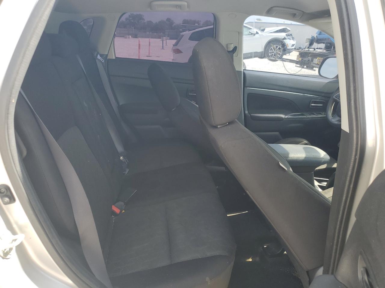 MITSUBISHI OUTLANDER ES