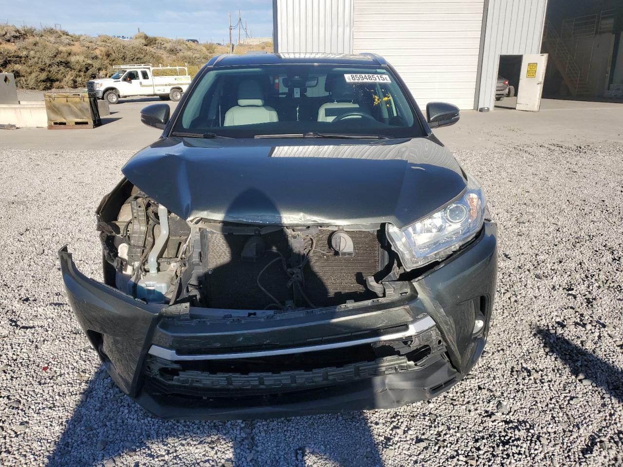 Lot #3269206086 2017 TOYOTA HIGHLANDER SE