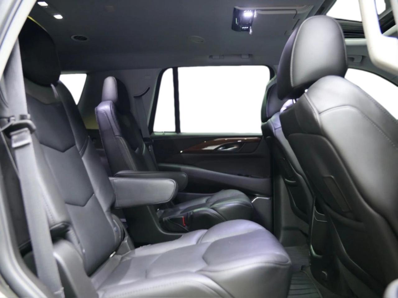 CADILLAC ESCALADE LUXURY