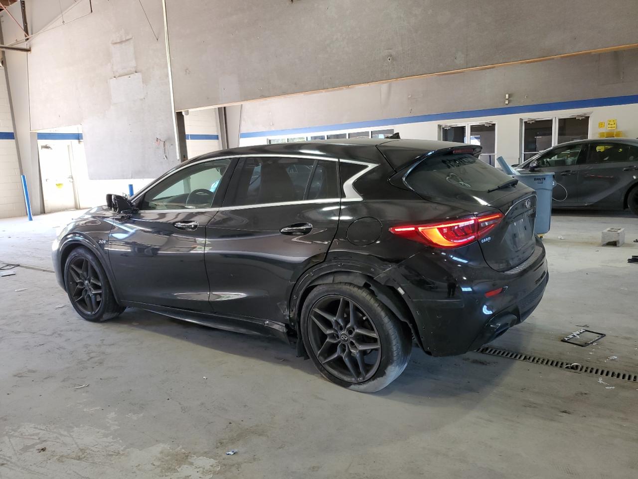 INFINITI QX30 BASE