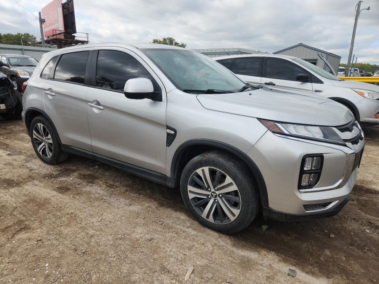 MITSUBISHI OUTLANDER ES