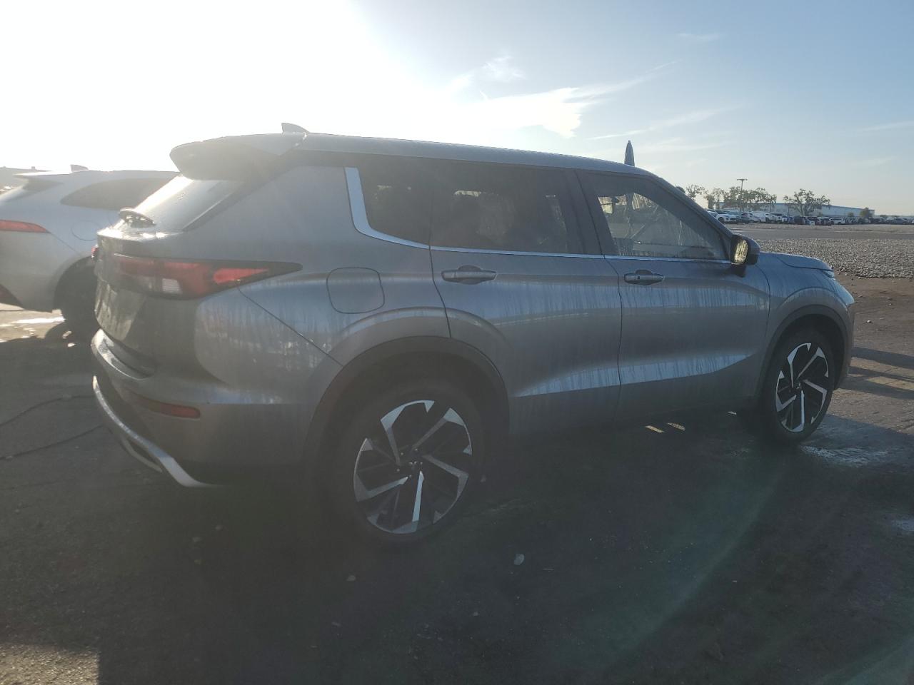 MITSUBISHI OUTLANDER SE