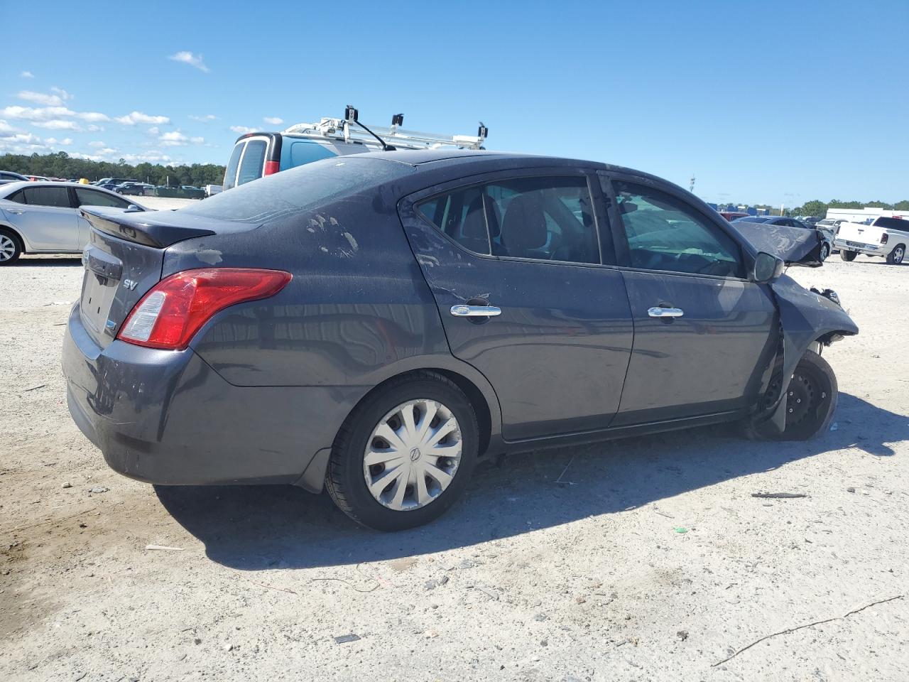 NISSAN VERSA S