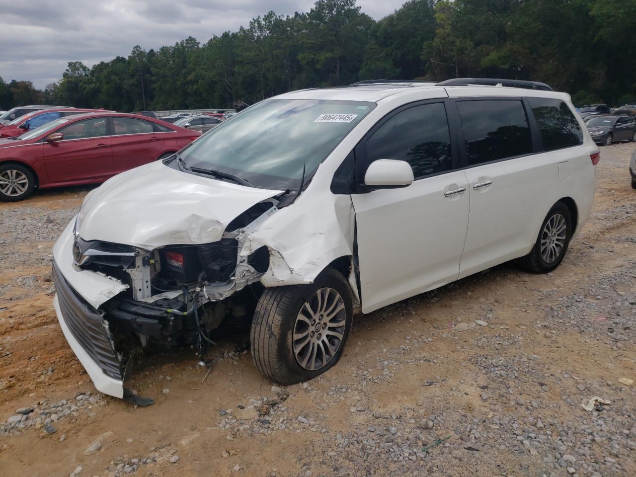 Lot #3297077495 2018 TOYOTA SIENNA XLE
