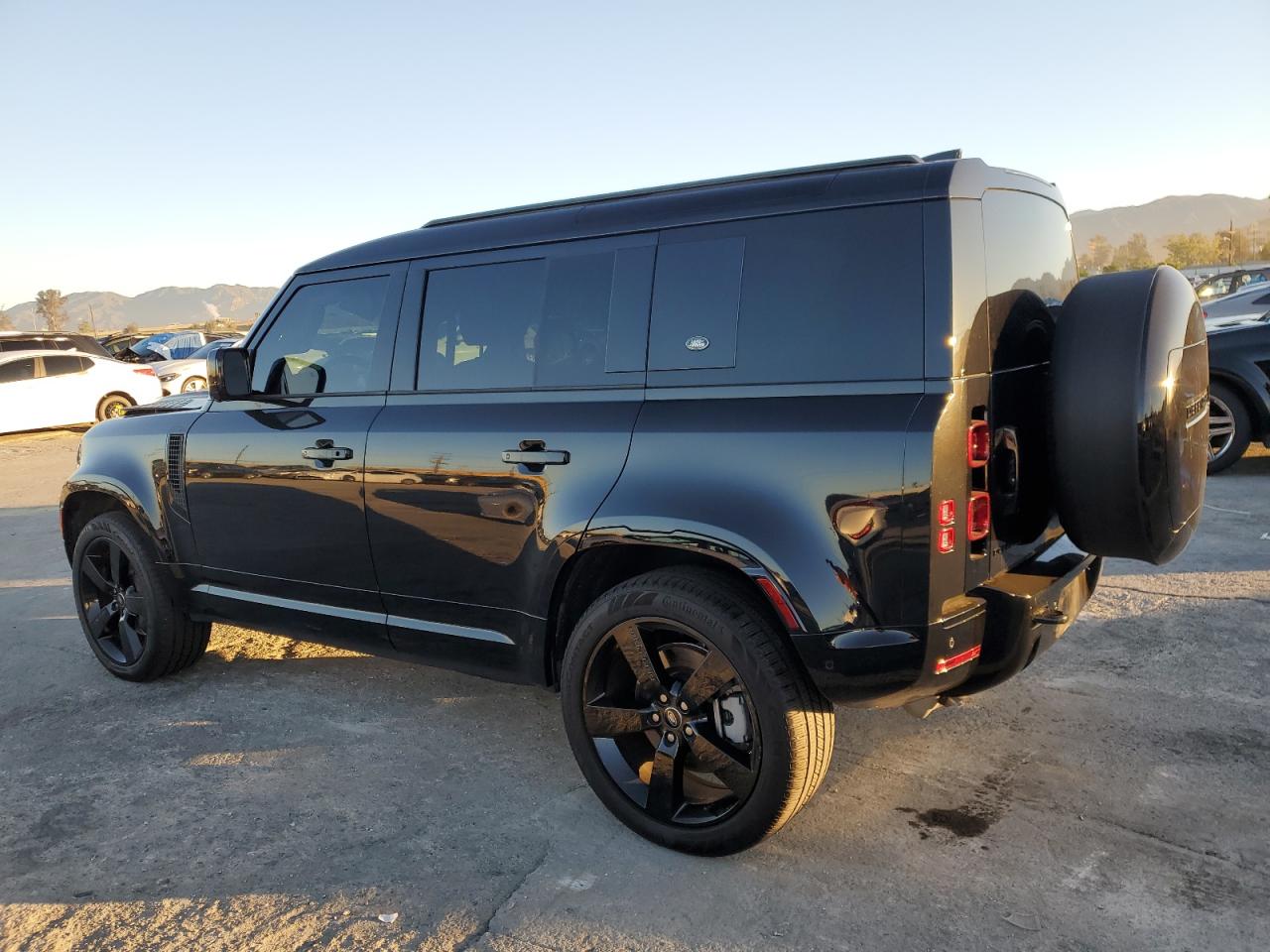 LAND ROVER DEFENDER 110 X-DYNAMIC SE