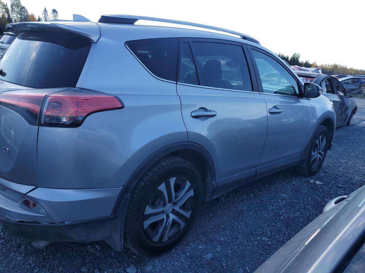 TOYOTA RAV4 LE