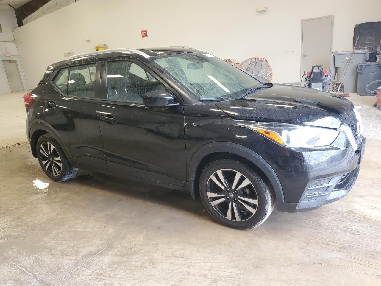 NISSAN KICKS SV