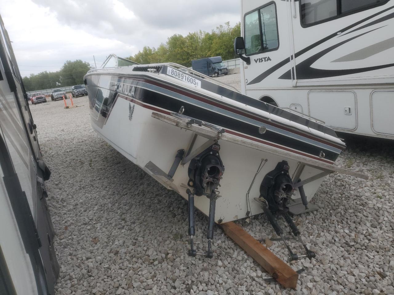 Lot #3274648812 1985 FORMULA BOAT