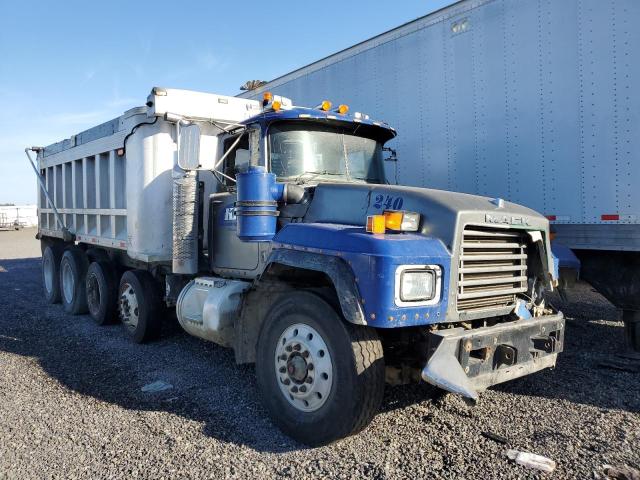 Global Auto Auctions: 2001 MACK 600 RD600