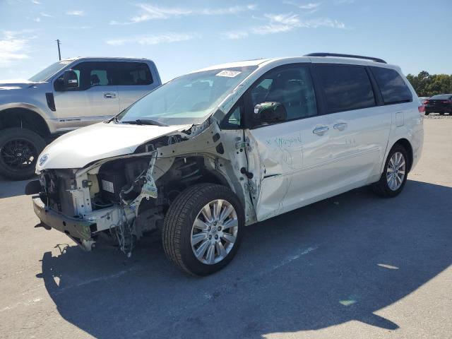 TOYOTA SIENNA XLE