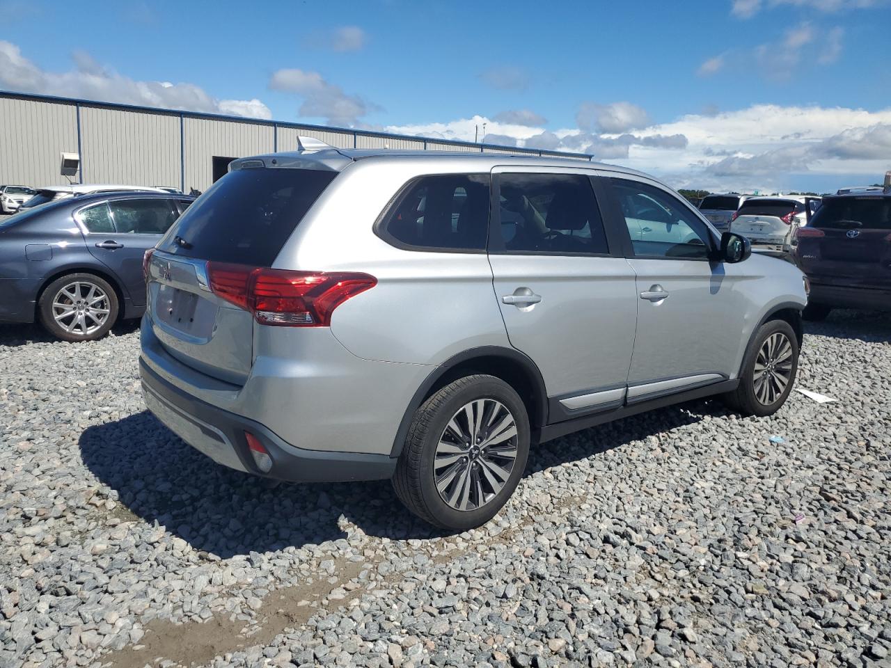 MITSUBISHI OUTLANDER ES
