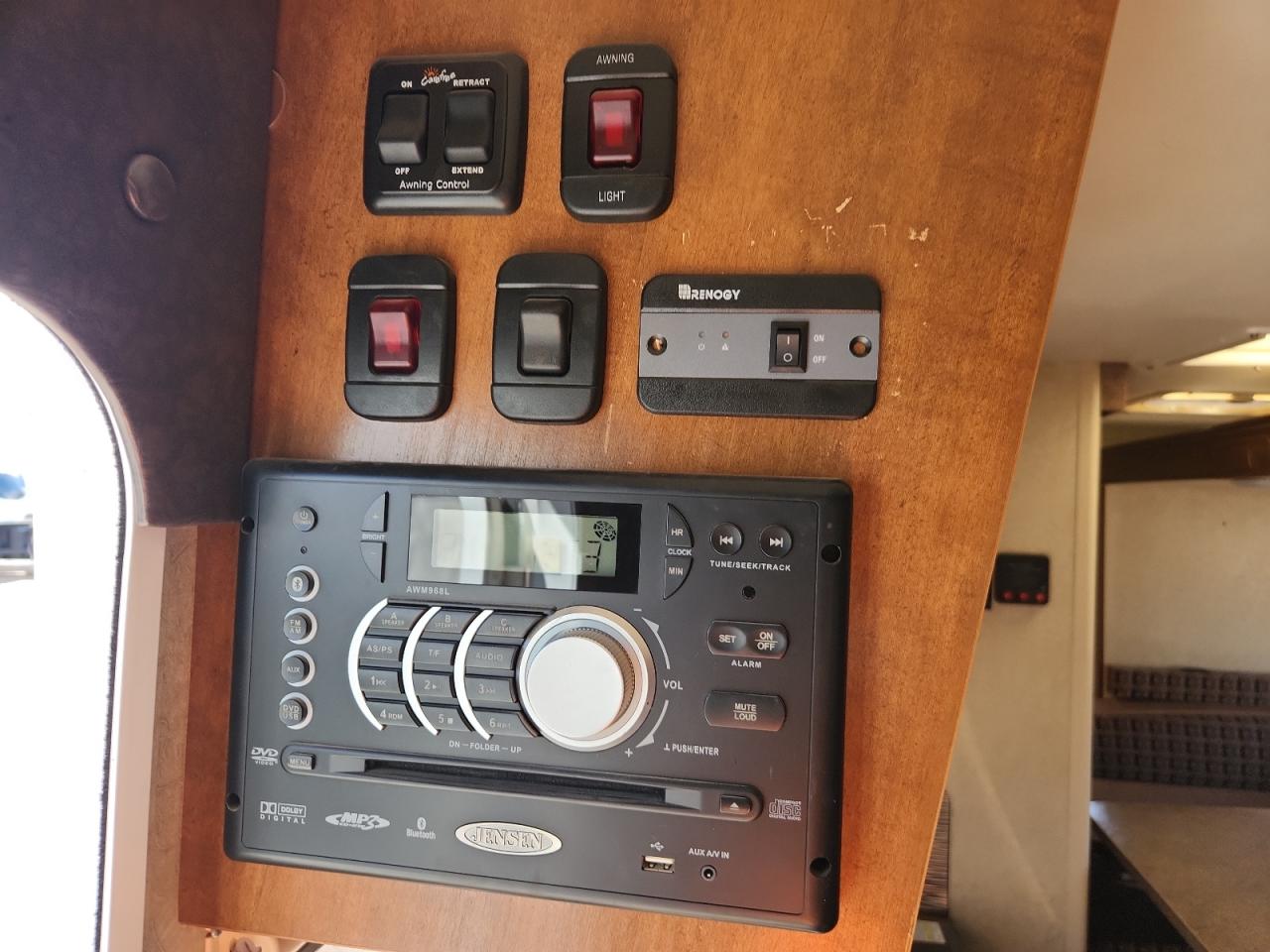 Lot #3256432329 2016 LANCE CAMPER