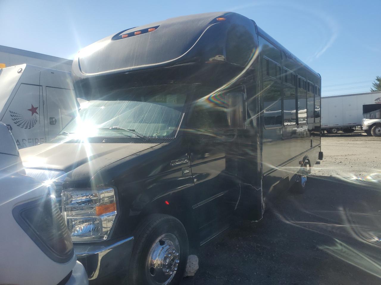 FORD ECONOLINE E450 SUPER DUTY CUTAWAY VAN