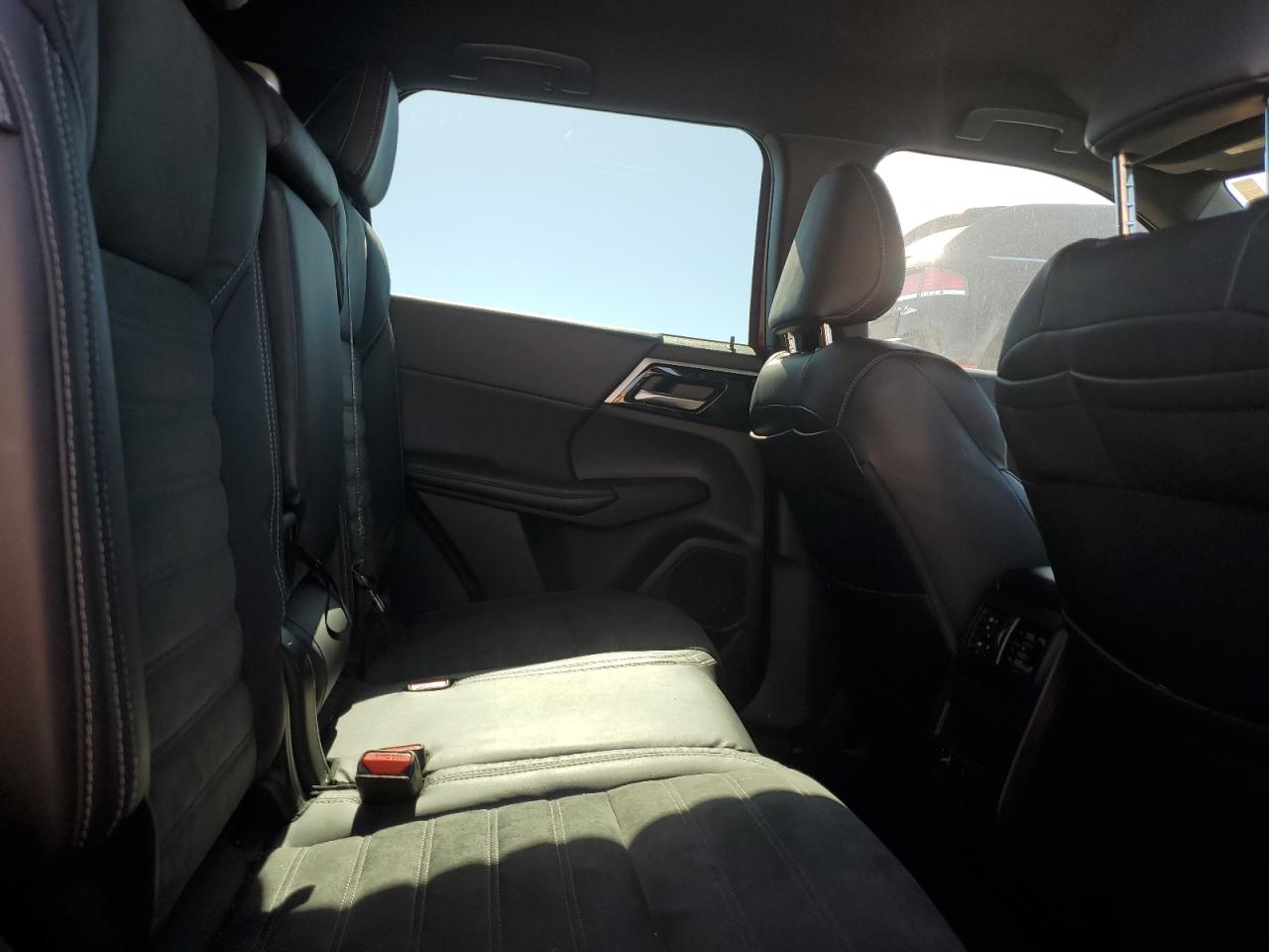 MITSUBISHI OUTLANDER SE