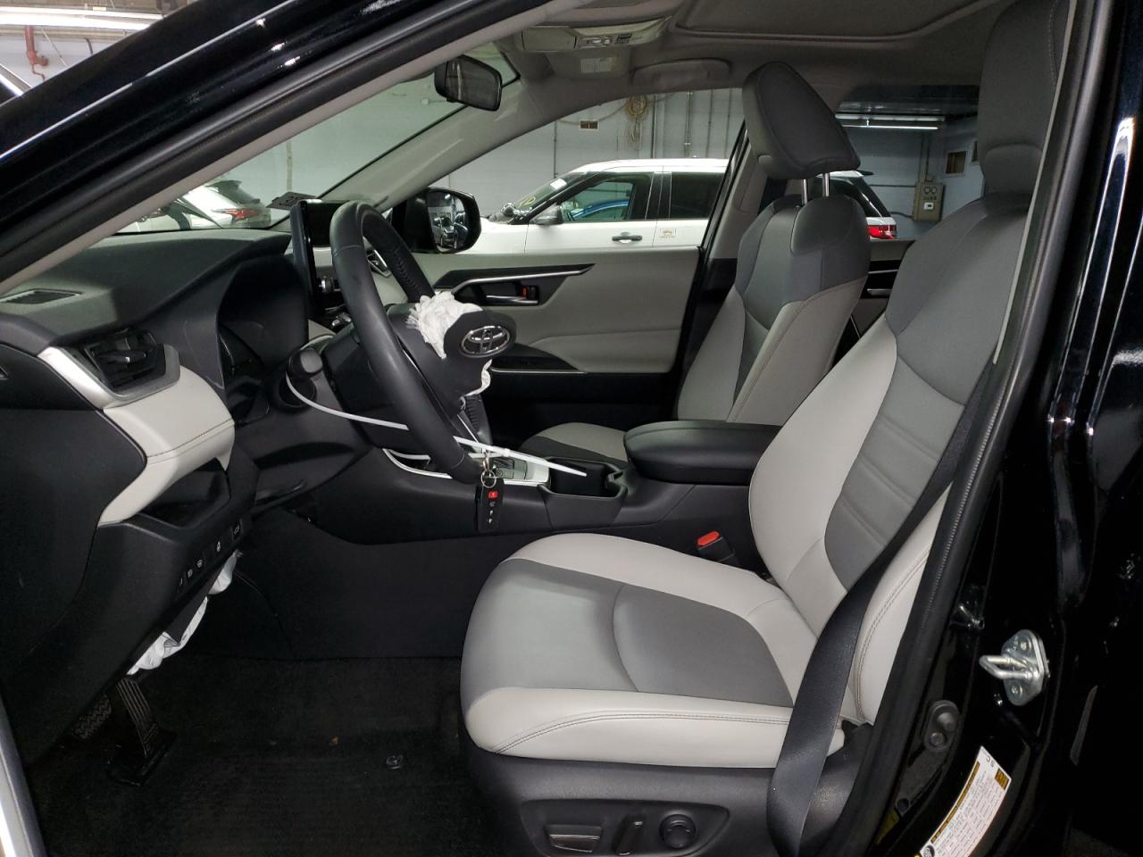 TOYOTA RAV4 XLE PREMIUM