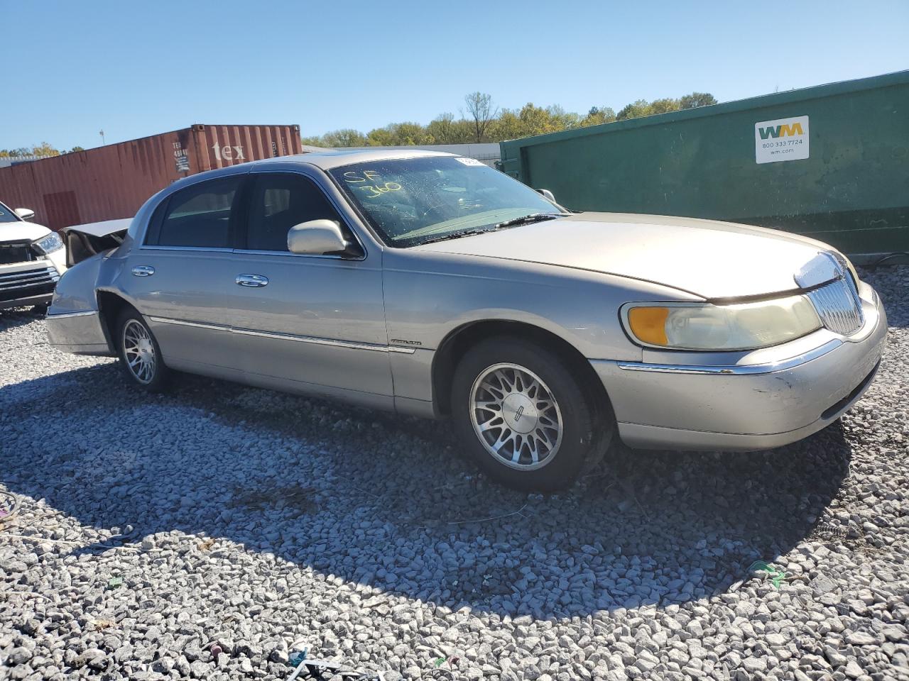 Lot #3290278210 2002 LINCOLN TOWN CAR S