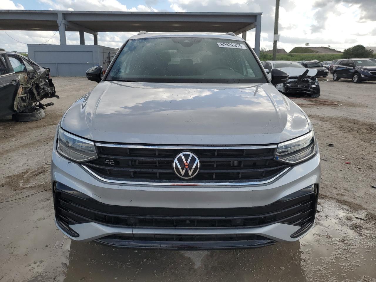 VOLKSWAGEN TIGUAN SE R-LINE BLACK