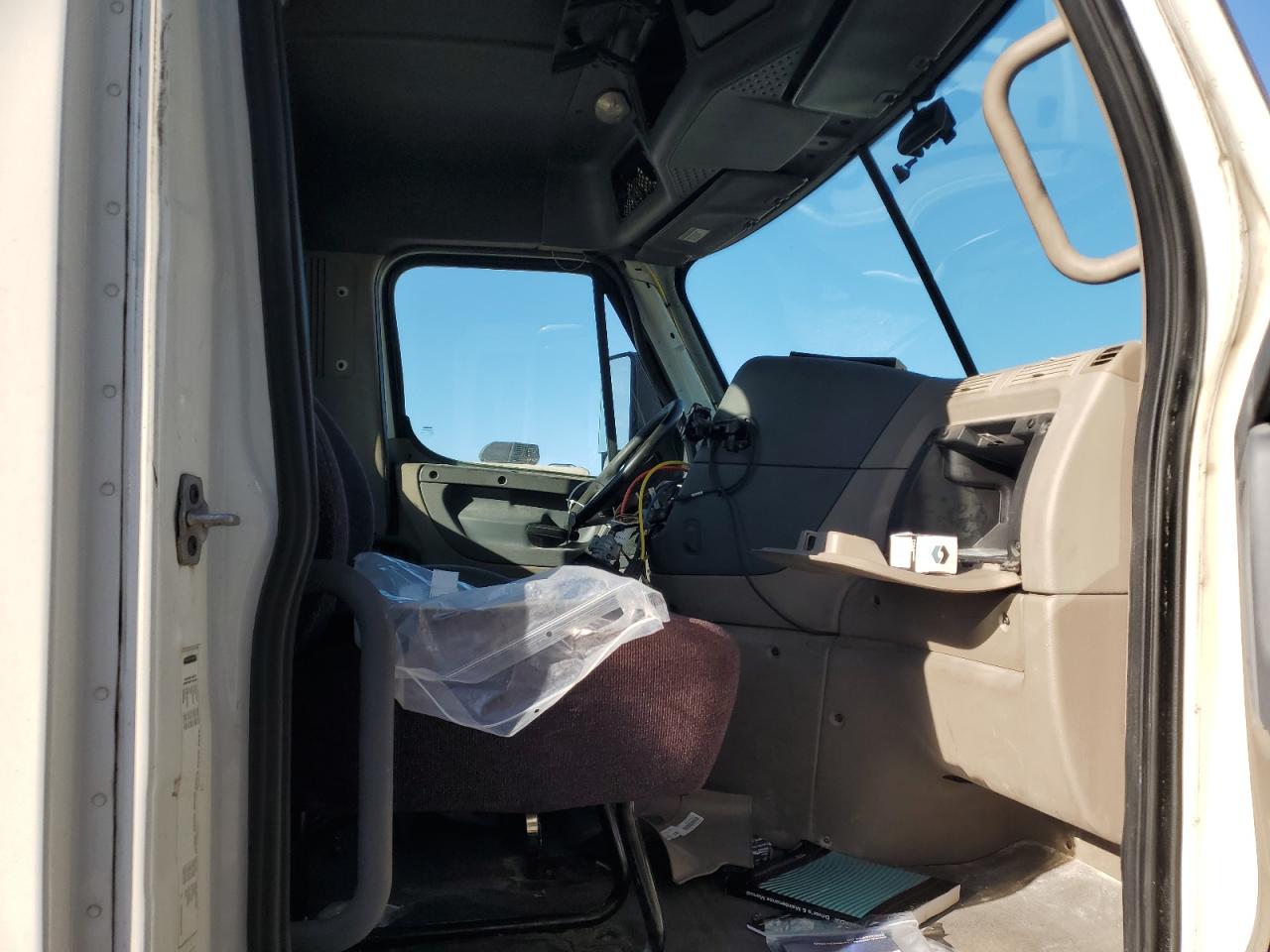 Lot #3266057331 2018 FREIGHTLINER CASCADIA 1