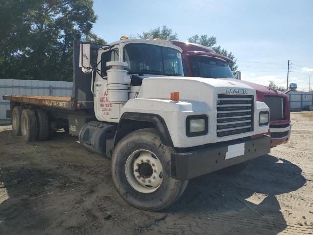 Global Auto Auctions: 2003 MACK 600 RD600