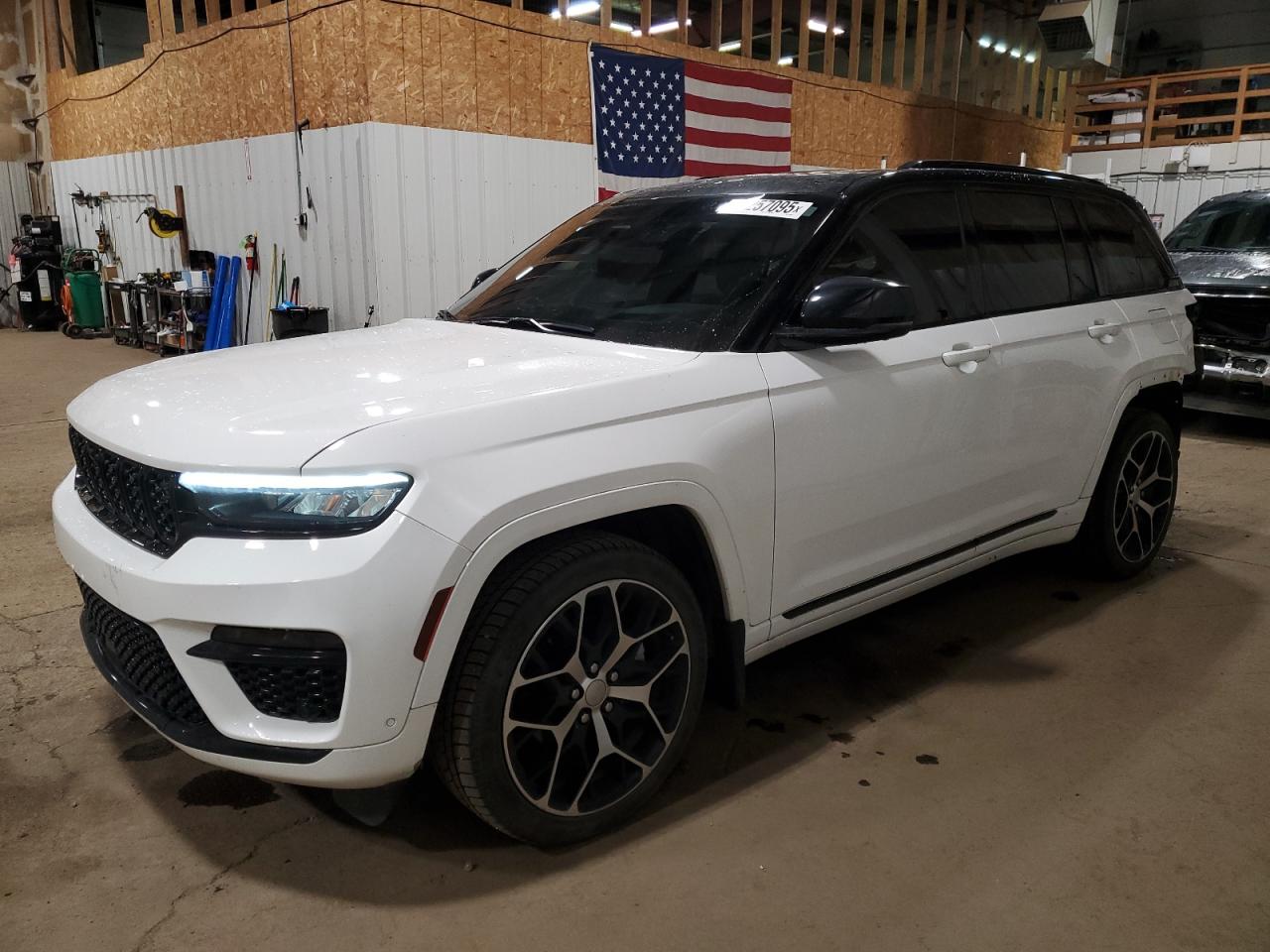 JEEP GRAND CHEROKEE SUMMIT