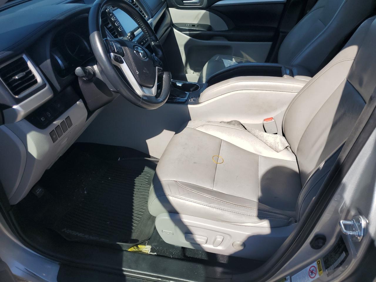 TOYOTA HIGHLANDER SE