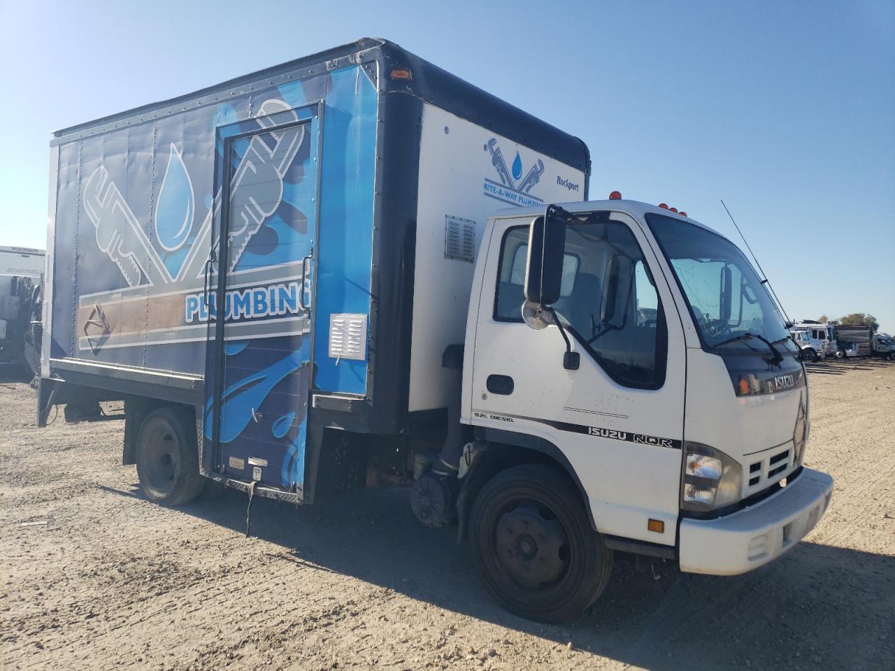 Lot #3279536236 2006 ISUZU NQR