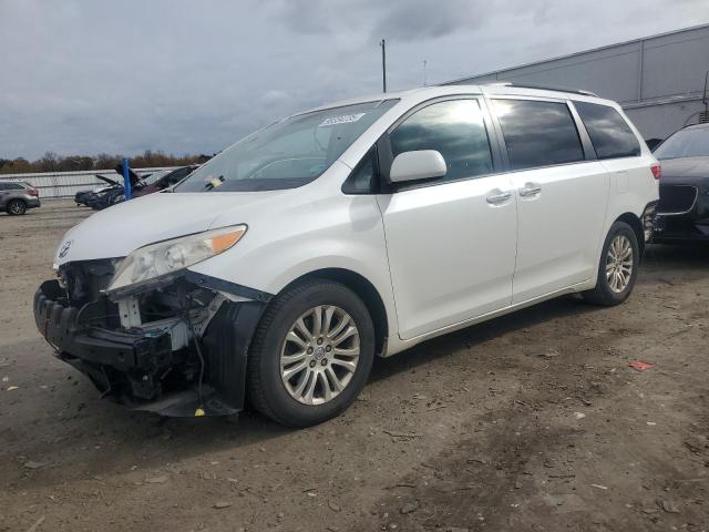 Global Auto Auctions: 2016 TOYOTA SIENNA XLE