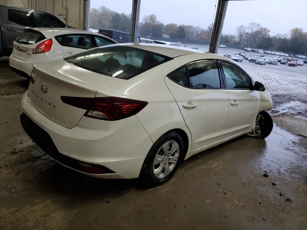 HYUNDAI ELANTRA SE