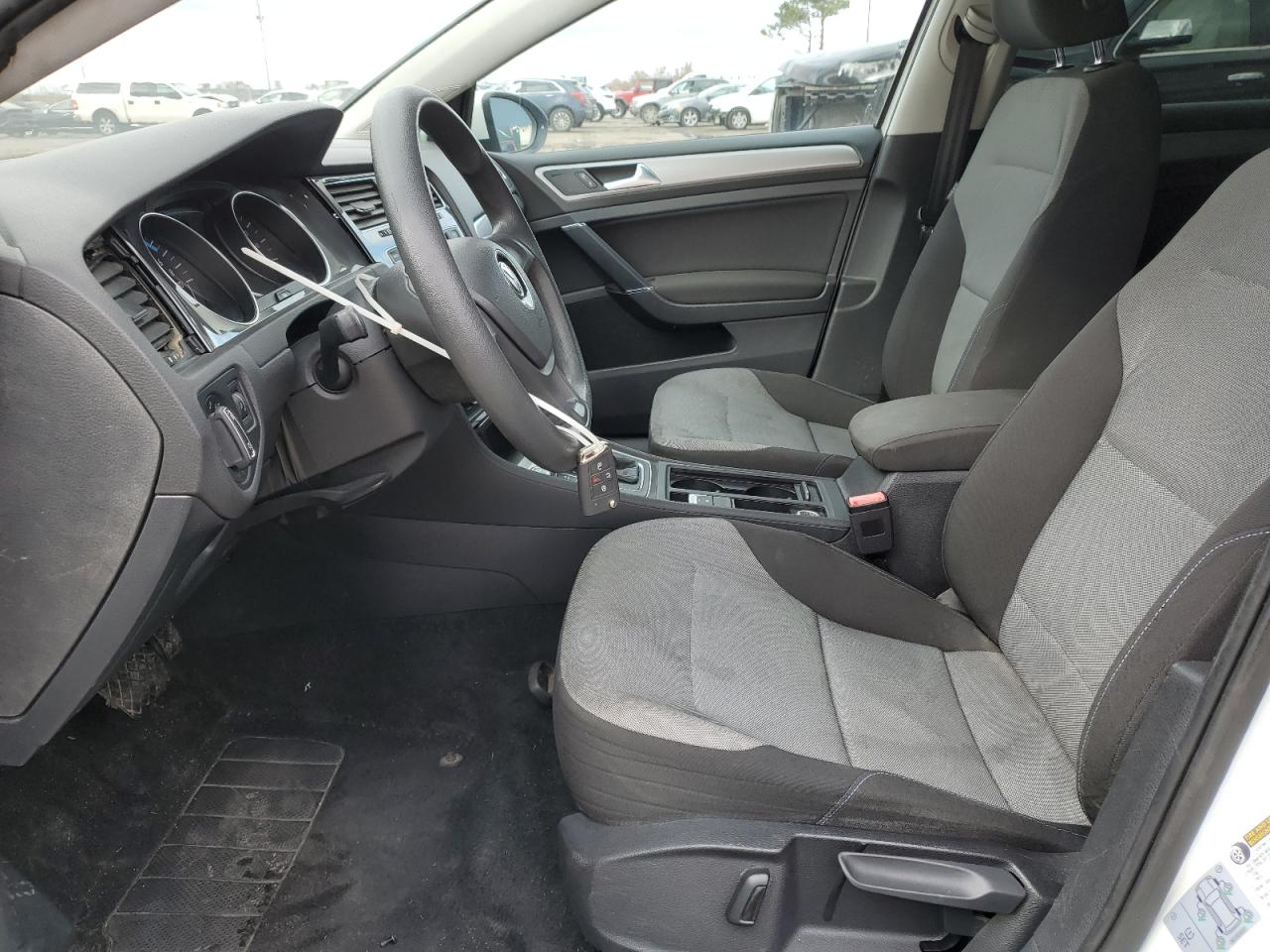 VOLKSWAGEN E-GOLF SE