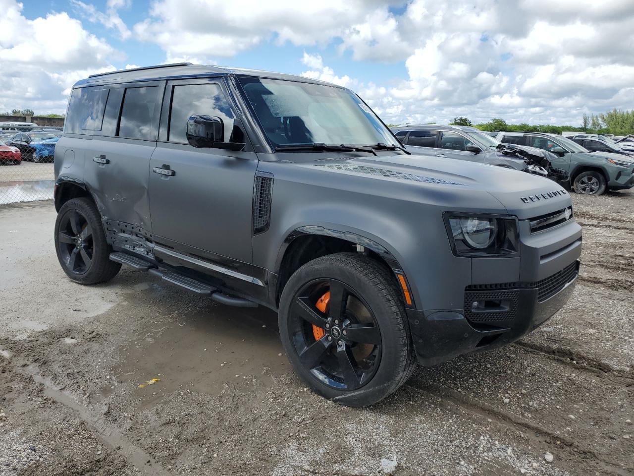 LAND ROVER DEFENDER 110 X-DYNAMIC SE