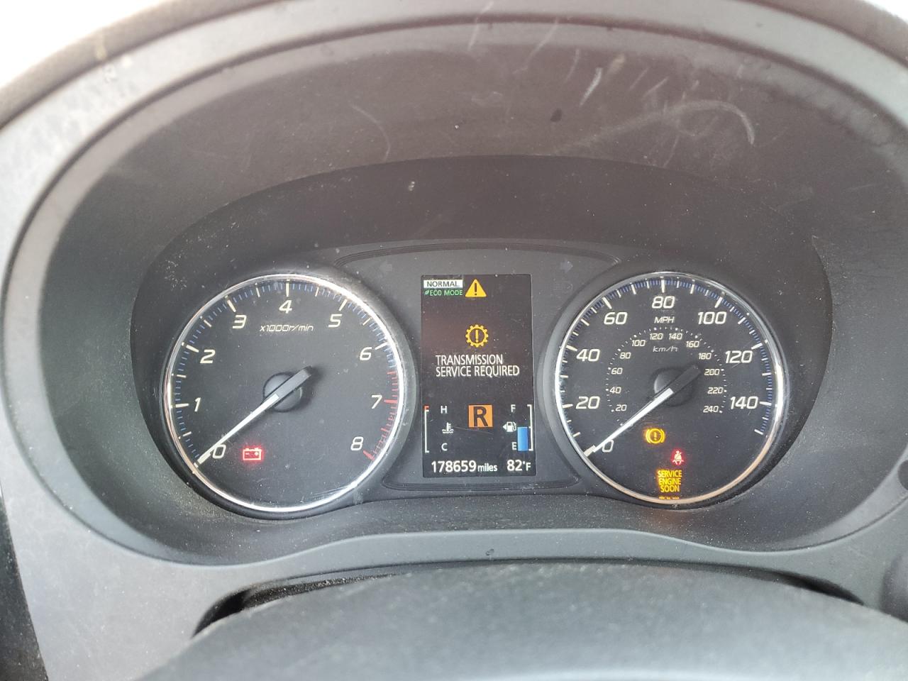 MITSUBISHI OUTLANDER SE