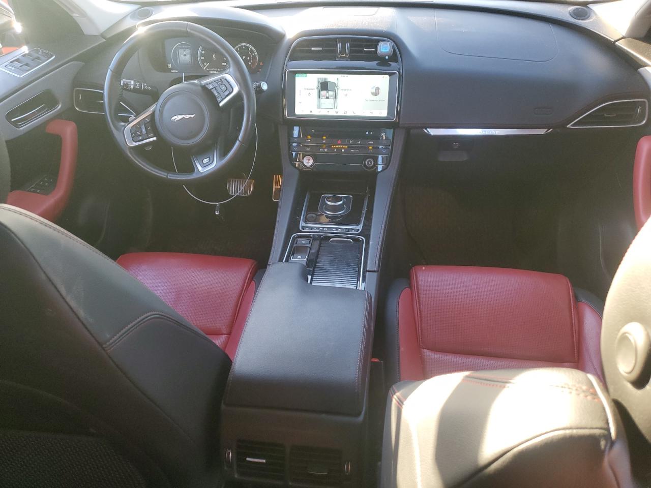 JAGUAR F-PACE R - SPORT