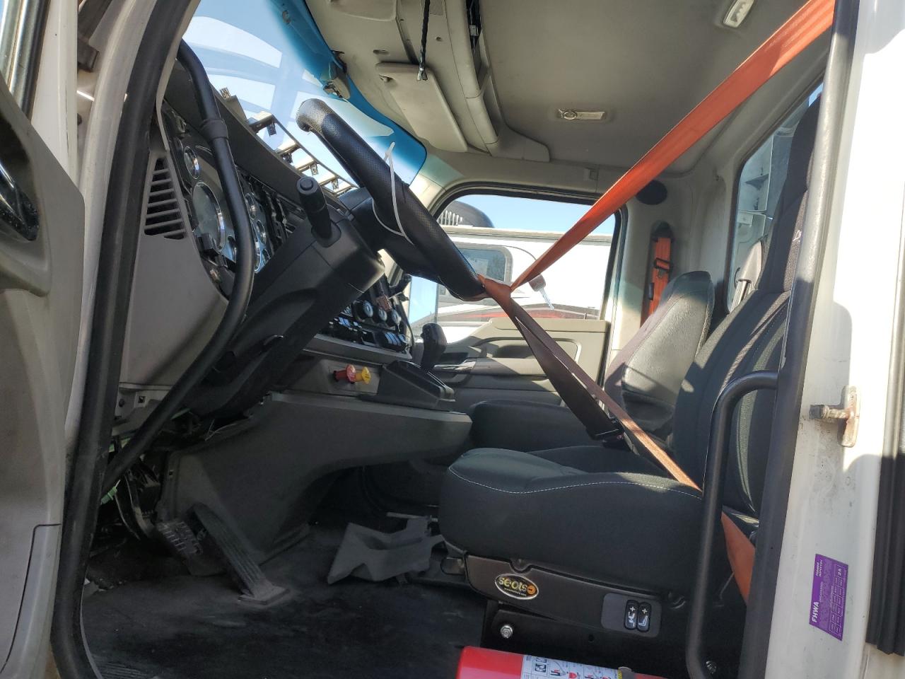 Lot #3266057325 2017 KENWORTH CONSTRUCTI