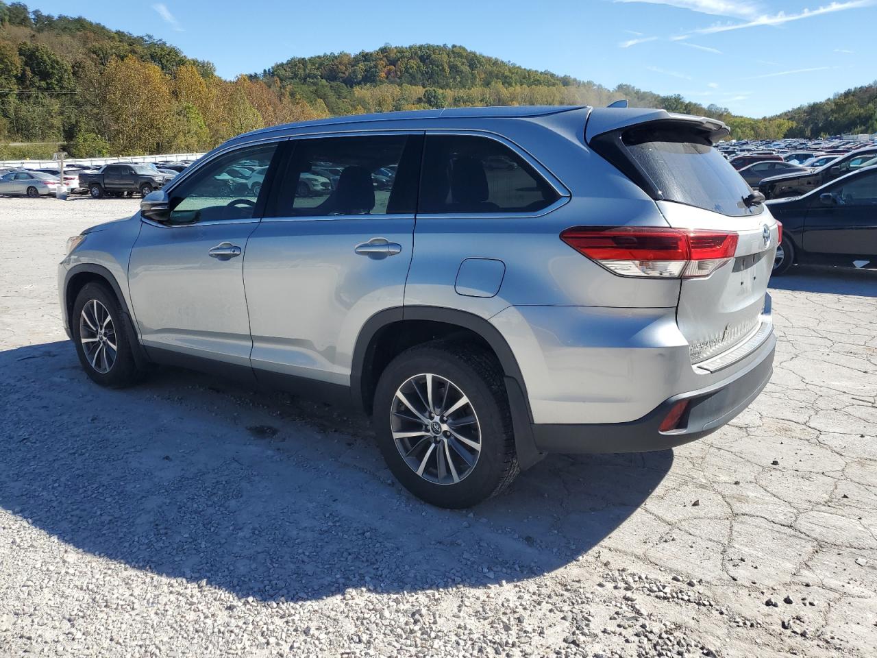 TOYOTA HIGHLANDER SE