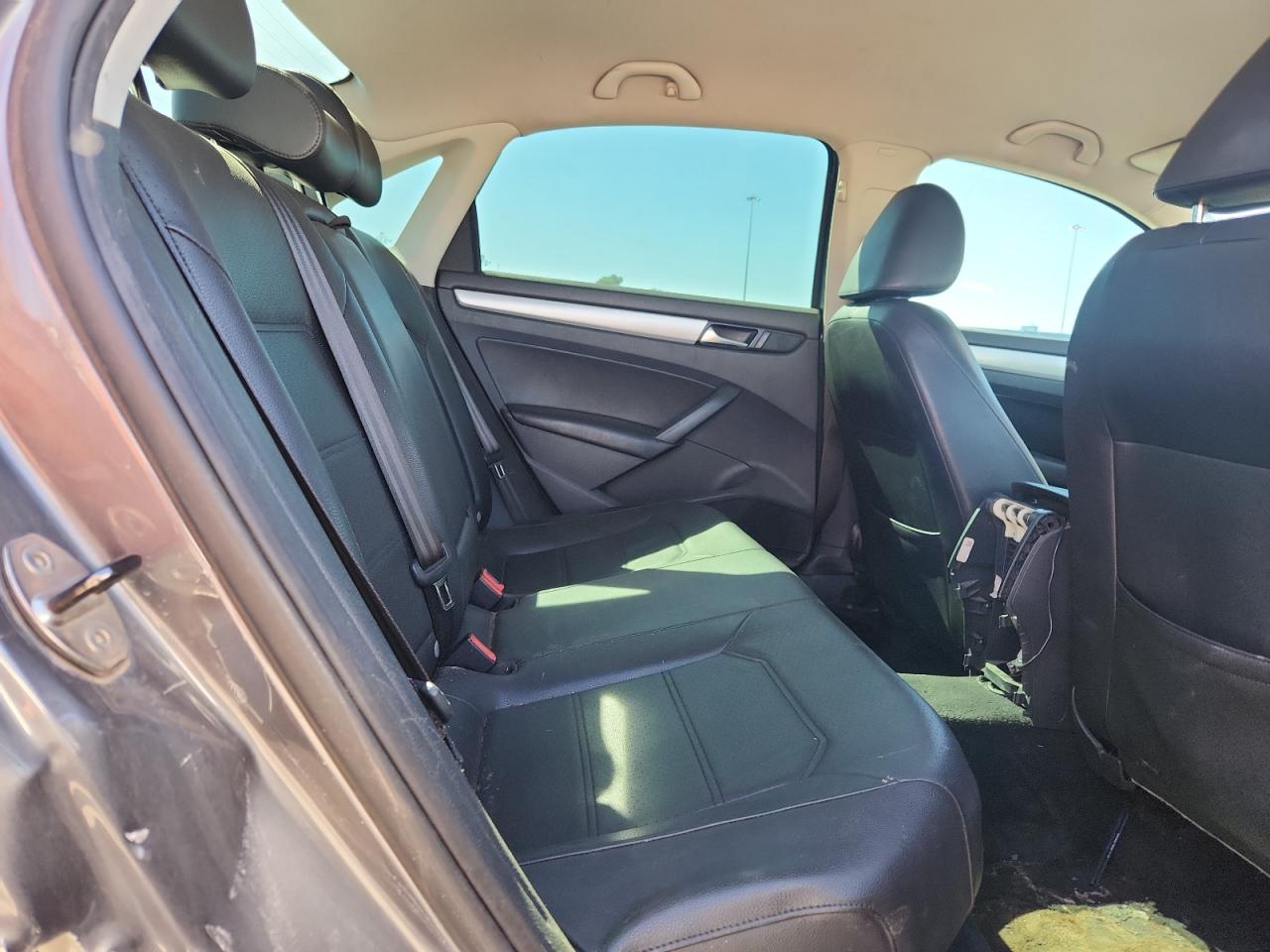 VOLKSWAGEN PASSAT SE