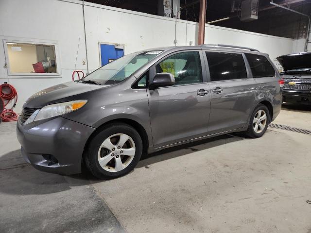 TOYOTA SIENNA LE