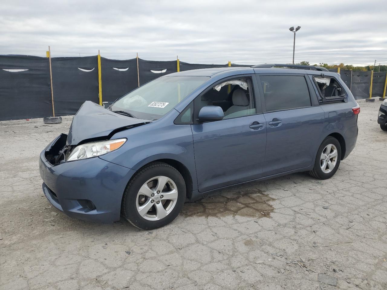 Lot #3287616007 2016 TOYOTA SIENNA LE