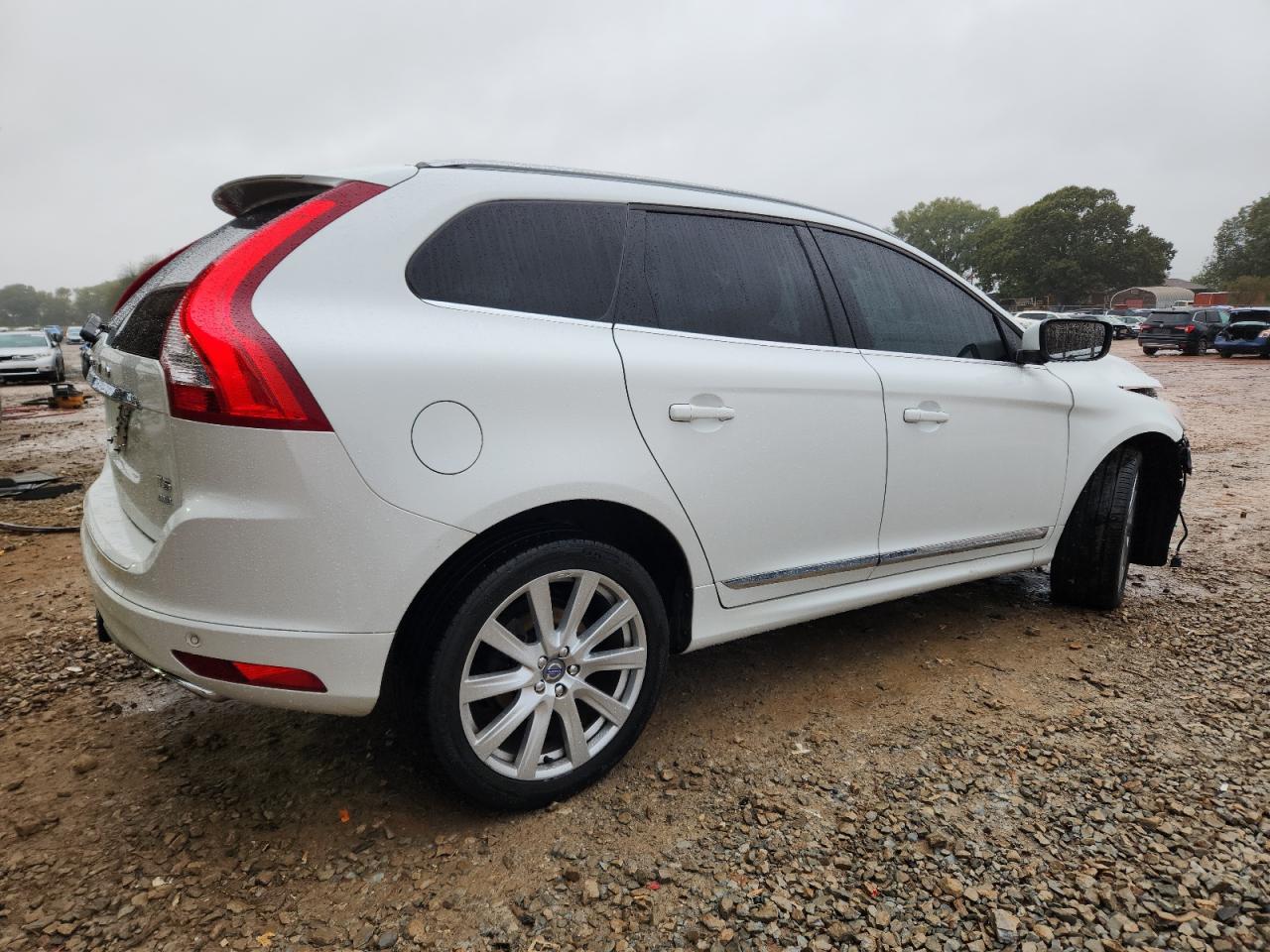 VOLVO XC60 T5 INSCRIPTION