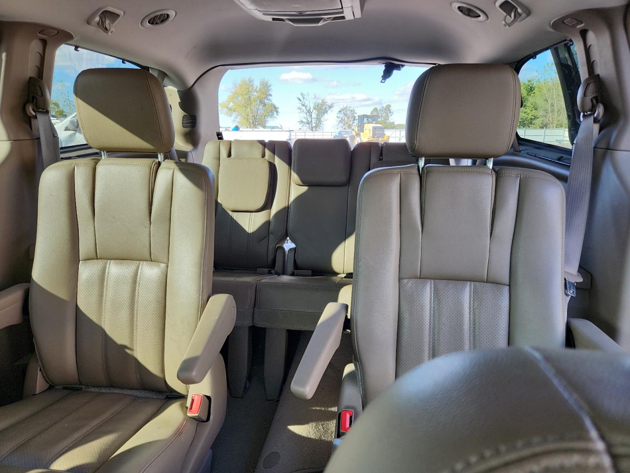 CHRYSLER TOWN & COUNTRY TOURING L