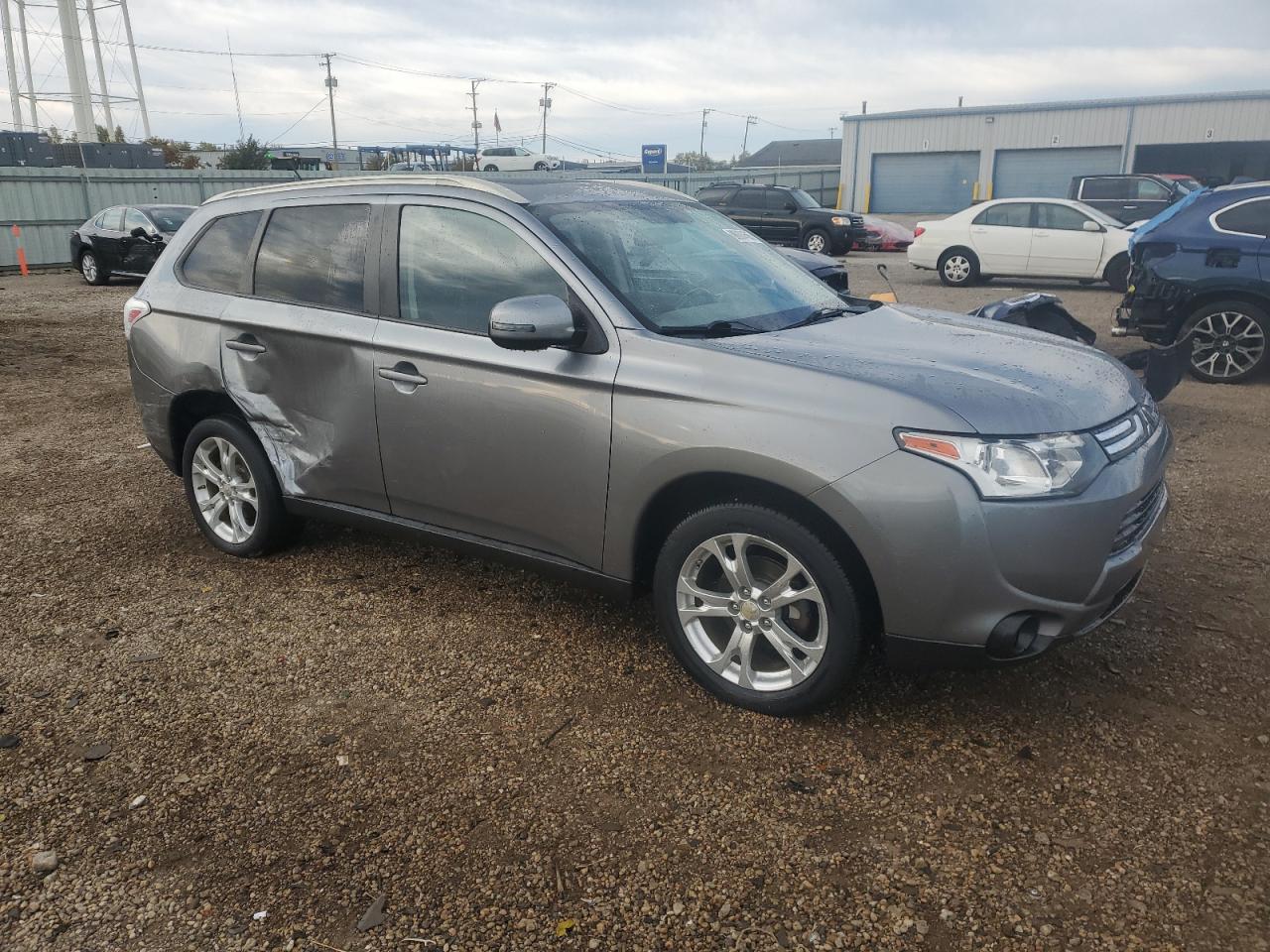 MITSUBISHI OUTLANDER SE