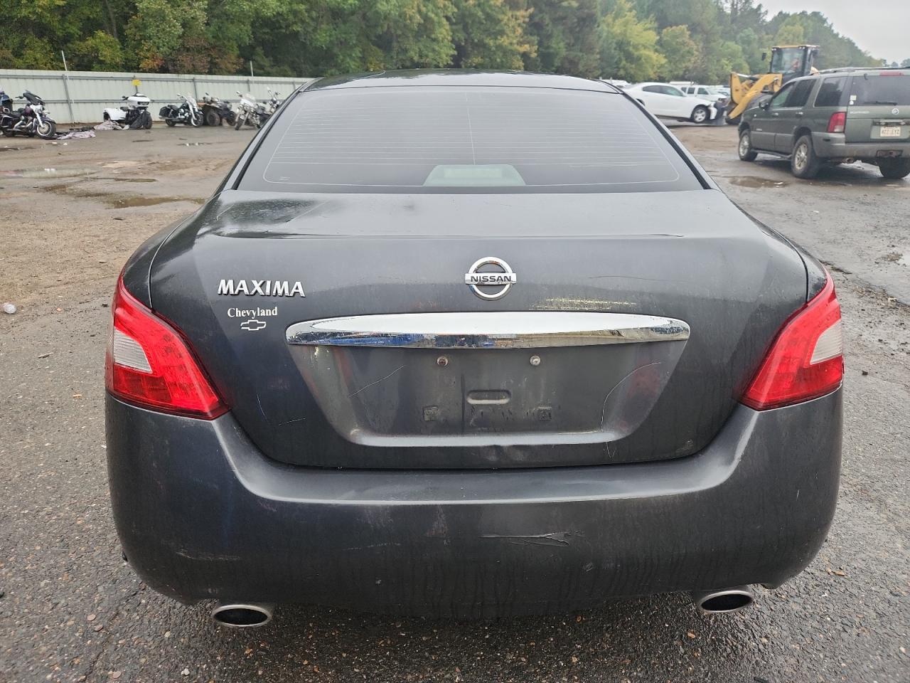 NISSAN MAXIMA S