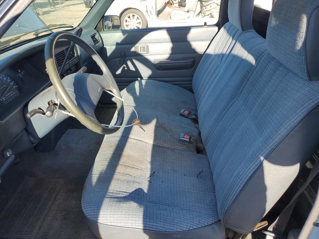 Lot #3291390156 1990 TOYOTA PICKUP 1/2