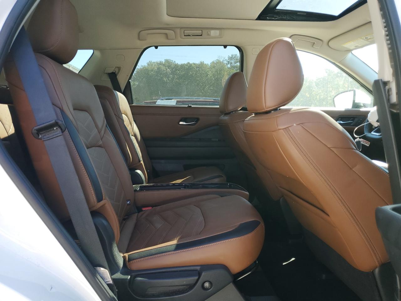 NISSAN PATHFINDER PLATINUM