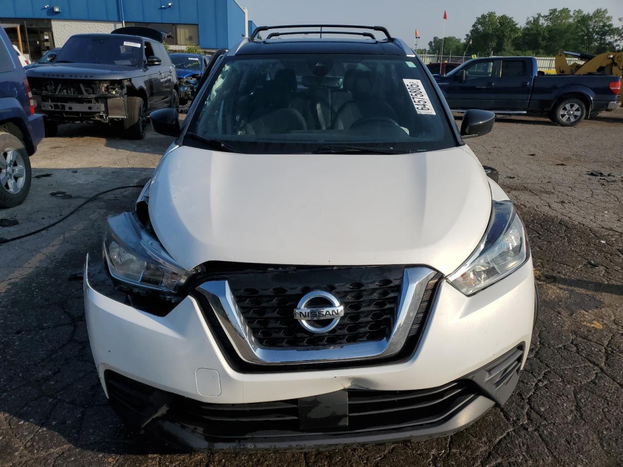 NISSAN KICKS SV