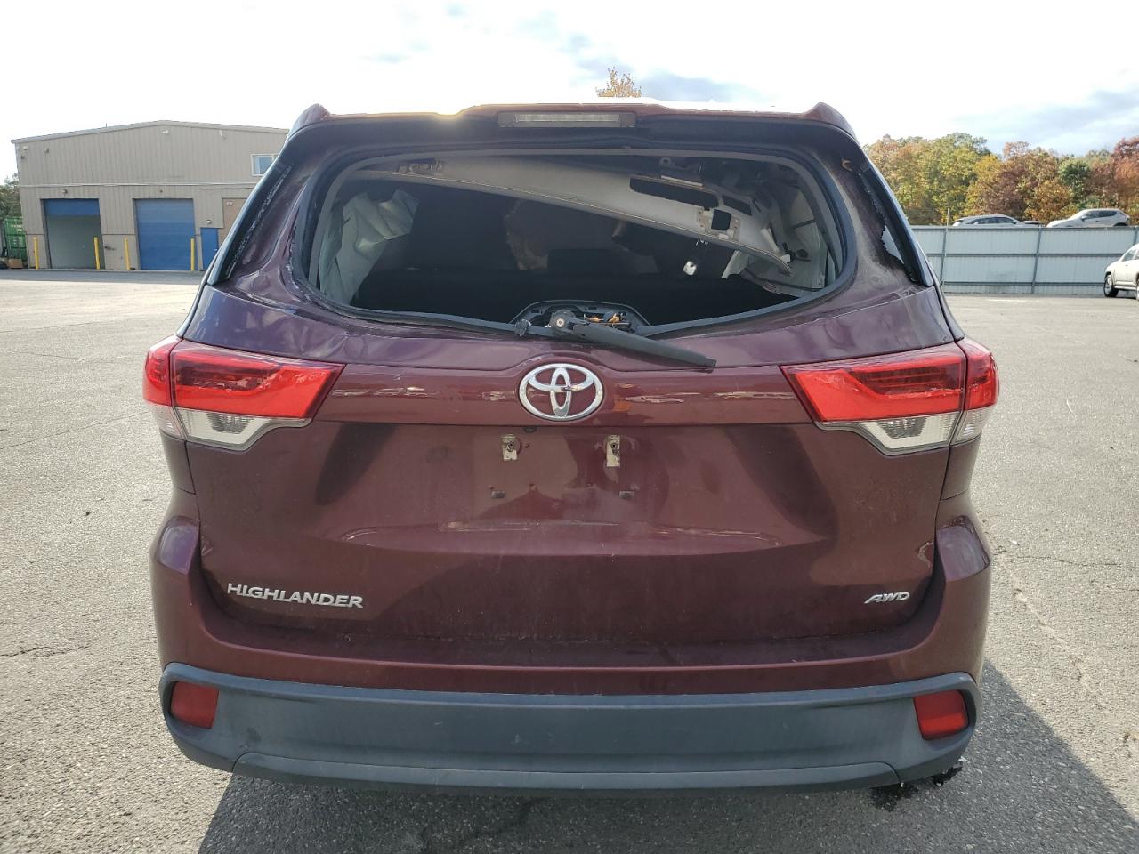 Lot #3310358967 2019 TOYOTA HIGHLANDER
