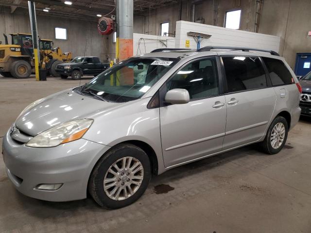 TOYOTA SIENNA XLE