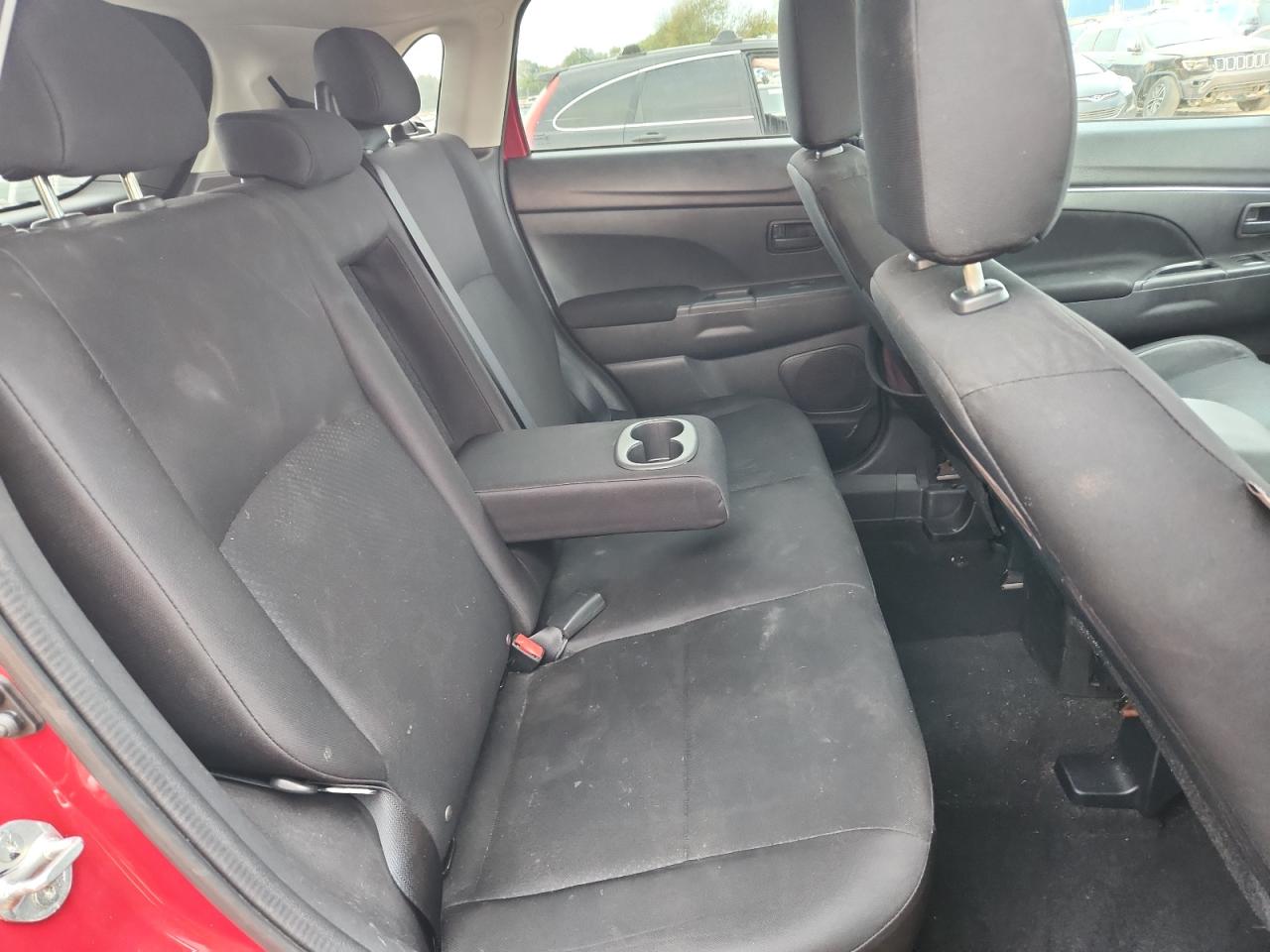 MITSUBISHI OUTLANDER ES